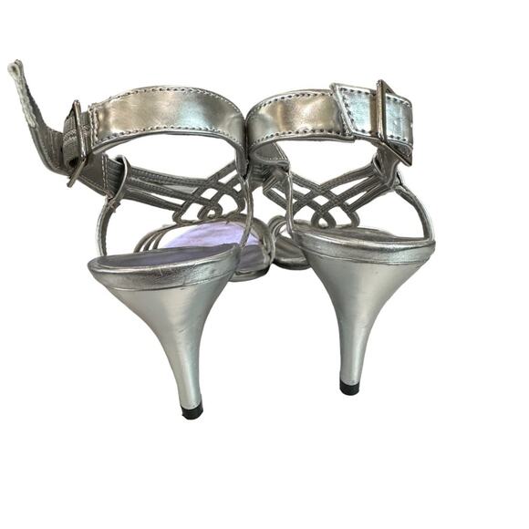 FIONi nights silver faux leather strapy sandal. Size 6 - Picture 6 of 9